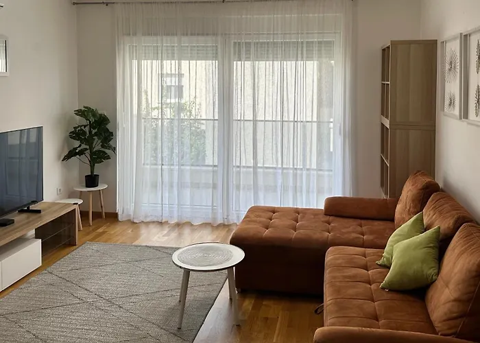 Anja - Strozanac * Podstrana